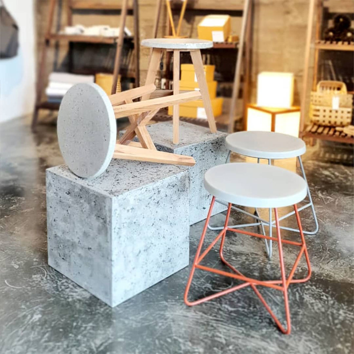 ruang instagramable di area rumah dari Conture Concrete Lab