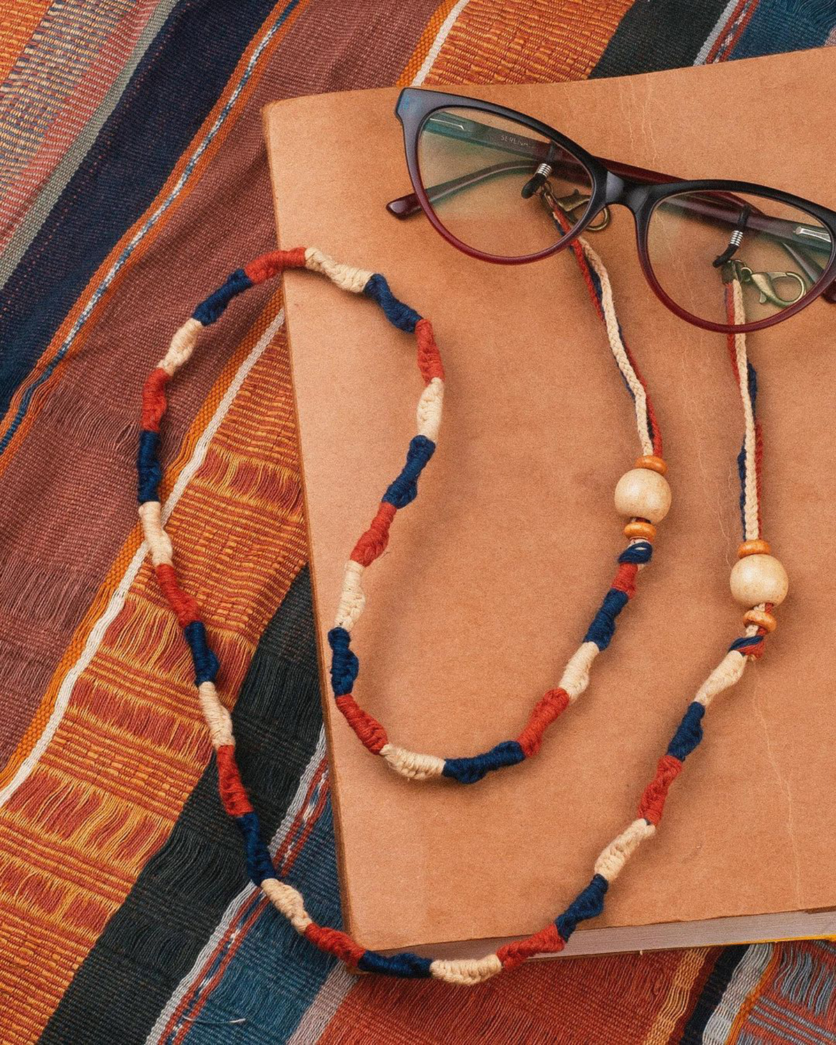 Koleksi produk ekraf tenun ikat dari Noesa