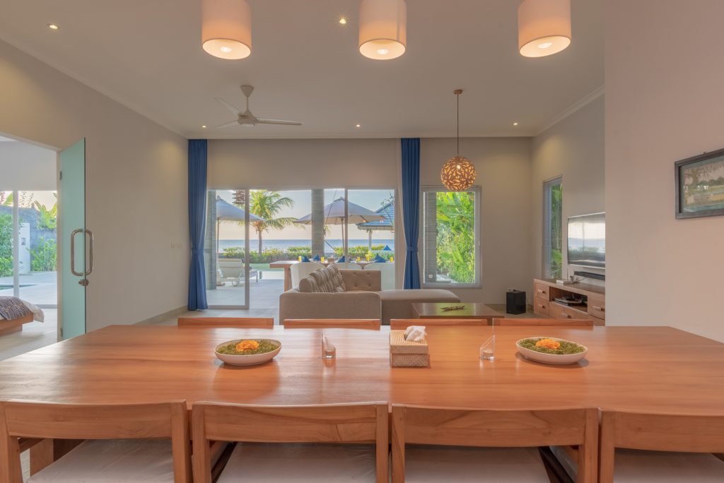 Saneva Villa - Gorgeous Beachfront Villa With Infinity Pool