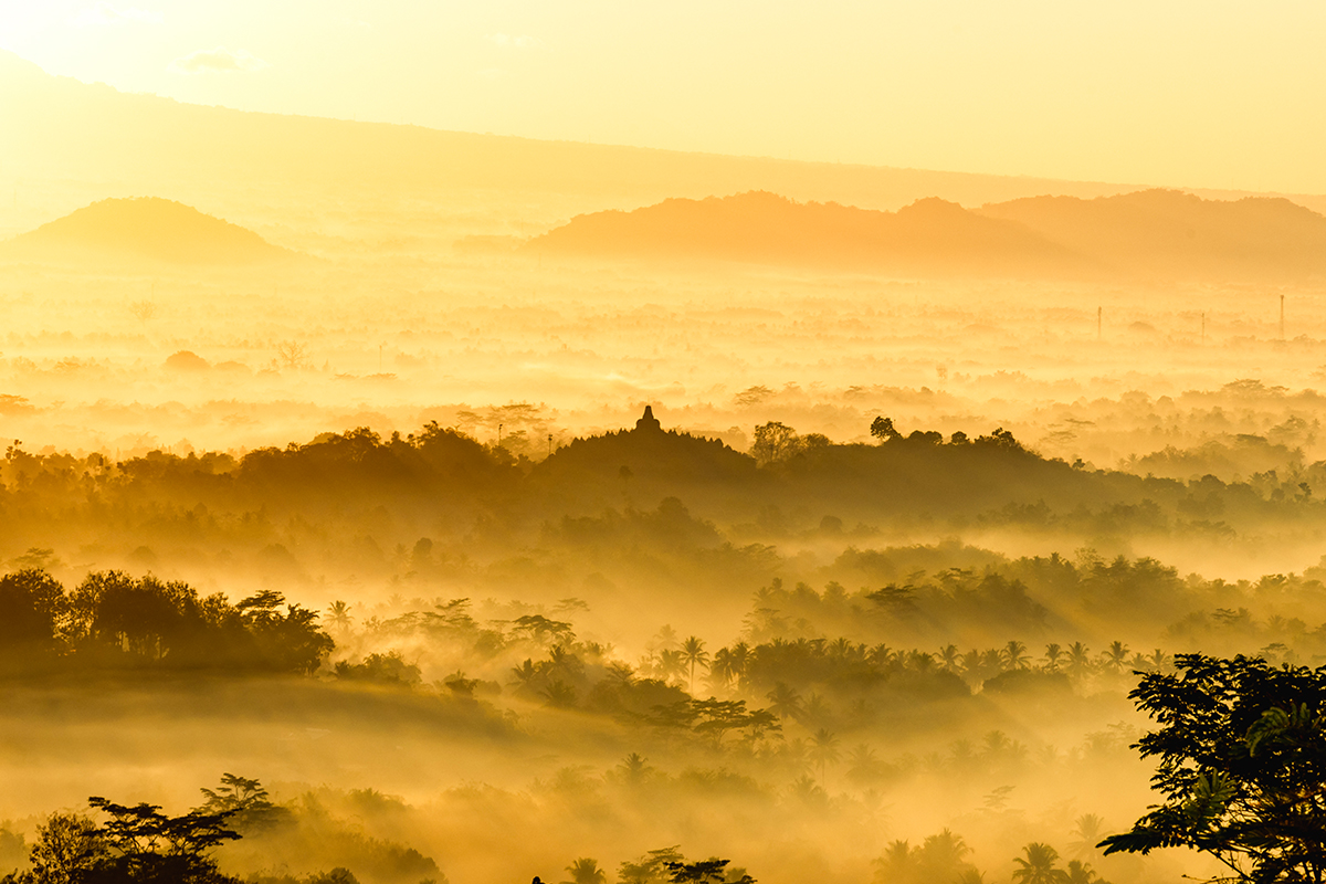 Matahari terbit di Punthuk Setumbu, Magelang, Jawa Tengah