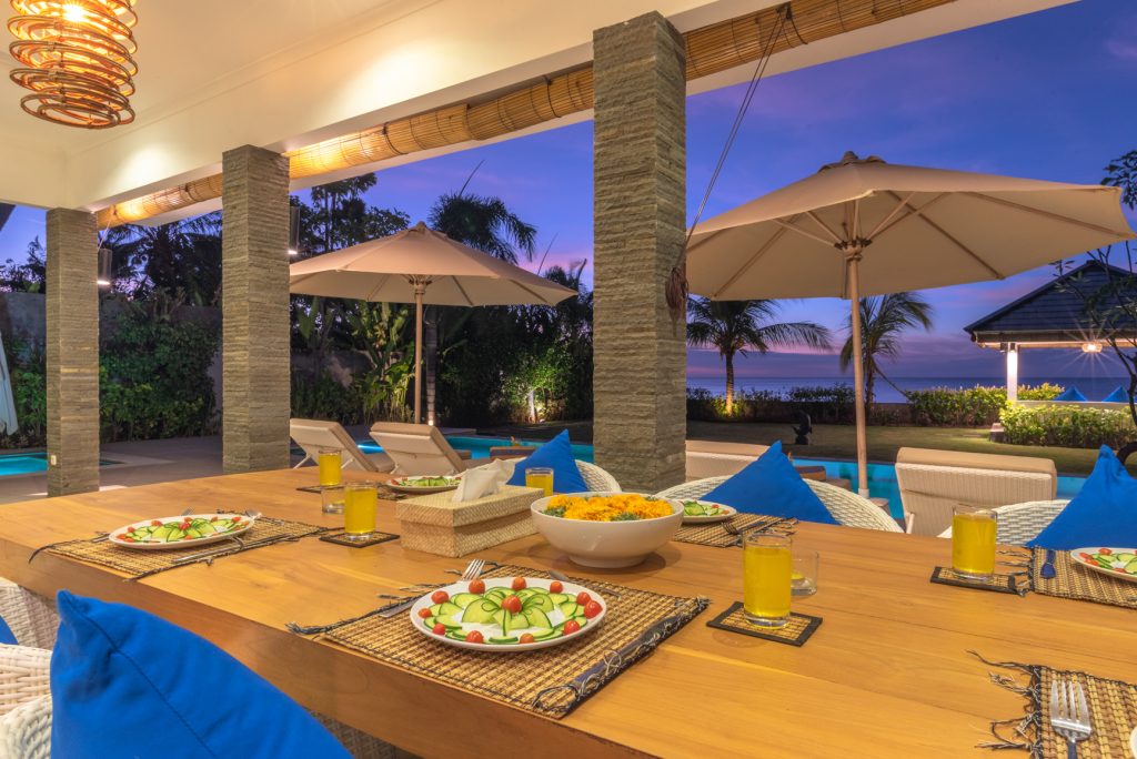 Saneva Villa - Gorgeous Beachfront Villa With Infinity Pool
