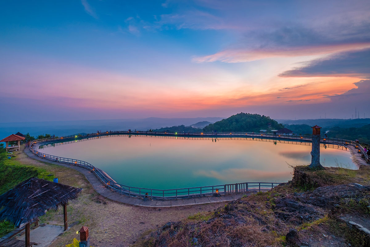 Sunset di Embung Nglanggeran, Desa Wisata Nglanggeran, Gunungkidul