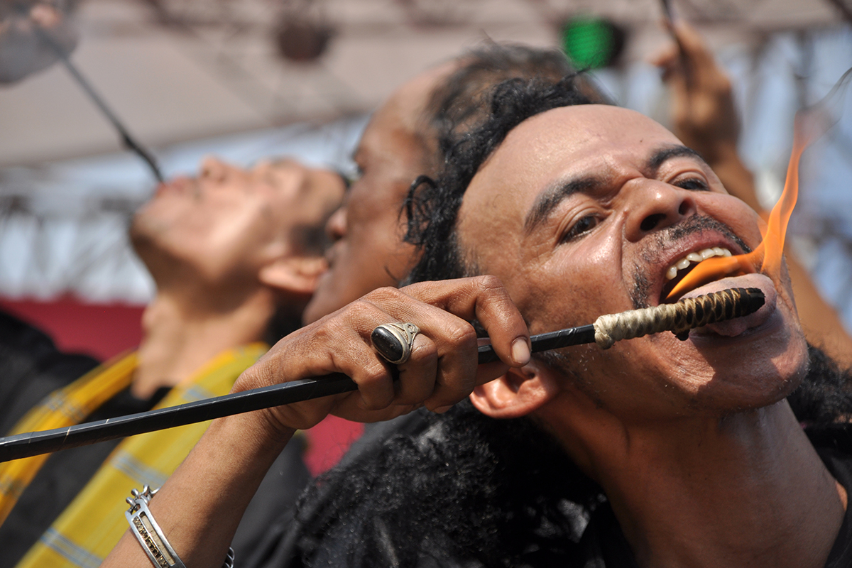 Bersantai dan Menyatu dalam Keindahan Alam di Tanjung Lesung