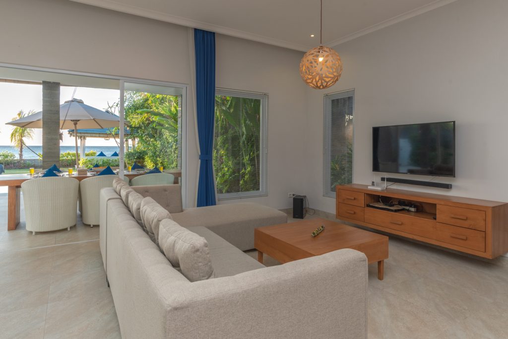 Saneva Villa - Gorgeous Beachfront Villa With Infinity Pool