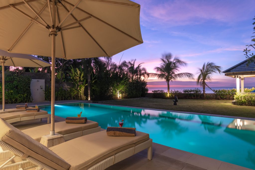 Saneva Villa - Gorgeous Beachfront Villa With Infinity Pool